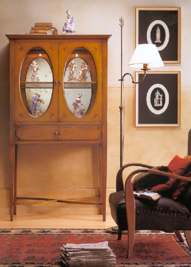 Cabinet on high legs, PREGNO