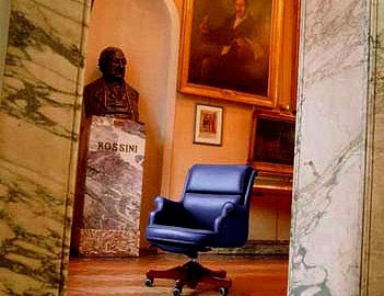 The chair of the working rotating leather upholstered G. 8 Conference, Mascheroni