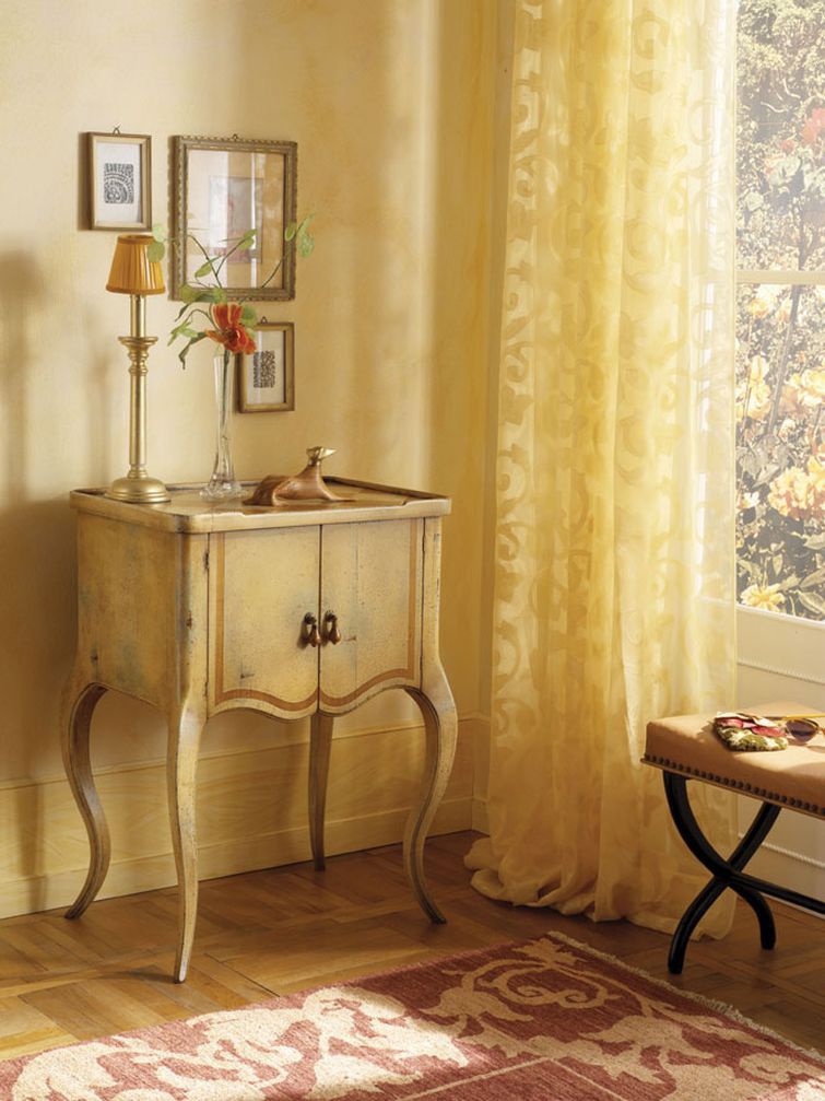 Cupboard on high legs, PREGNO