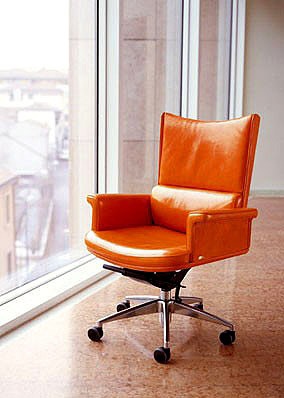 The chair of the working rotating leather upholstered Planet 115, Mascheroni