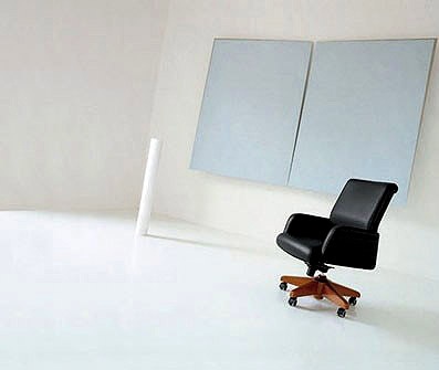 The chair of the working rotating leather upholstered Ypsilon Conference, Mascheroni