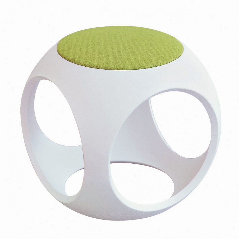 The puff on the frame made of technopolymer Oblio, Moroso