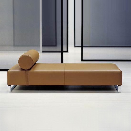 Daybed on a wooden frame upholstered in leather or fabric Ginevra, Moroso