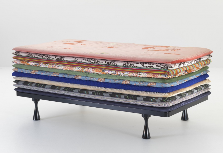 Daybed on the basis of solid beech Princess, Moroso