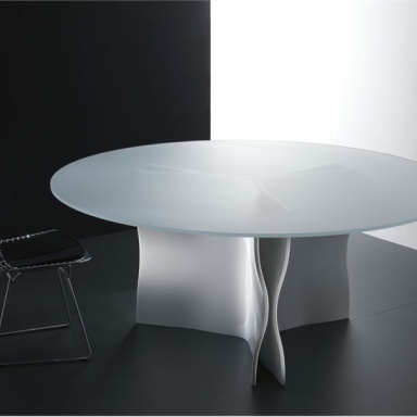 Dining table Trigonos