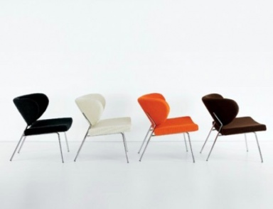 The chair frame is made of chrome plated steel upholstered in fabric or corduroy Comoda, Miniforms