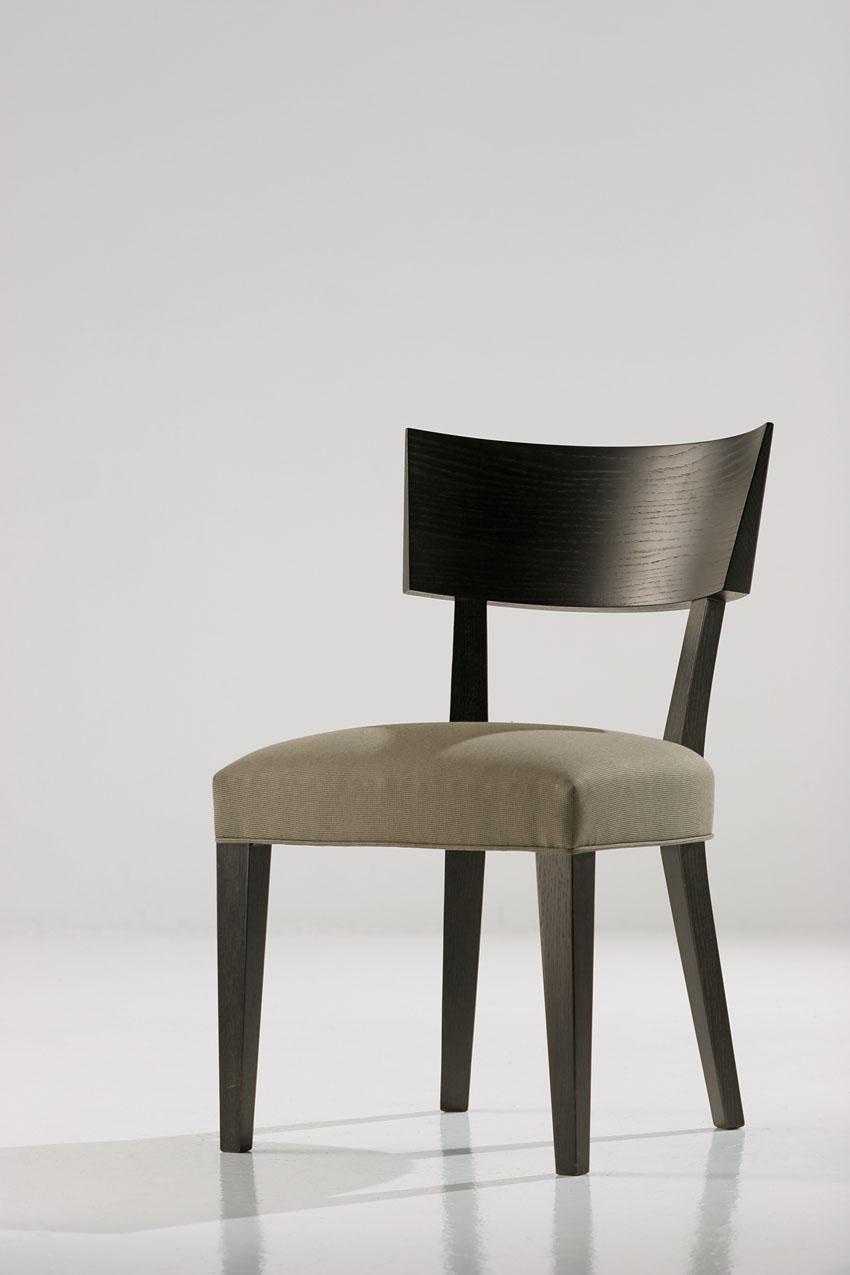 The chair with the frame made of solid oak upholstered in leather or fabric Arpa, Past ... 