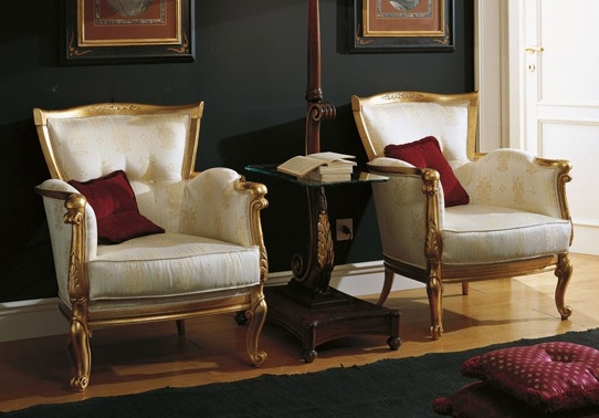 The chair frame is in solid wood upholstered in fabric Boemia1, Volpi