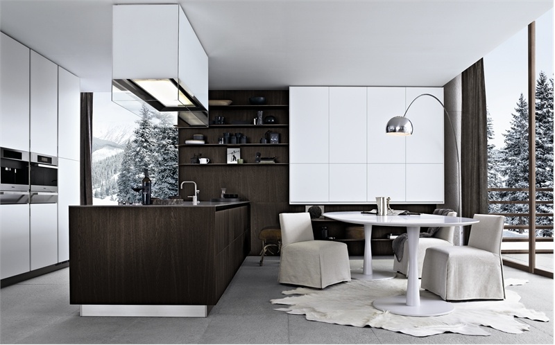 Set for the kitchen with oval table for Twelve, Varenna