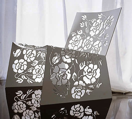 The Roses Armchair, Vibieffe