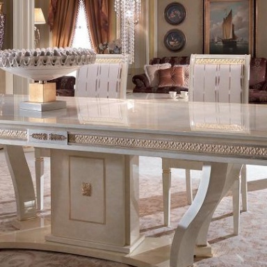 The Arcade Royale Chair