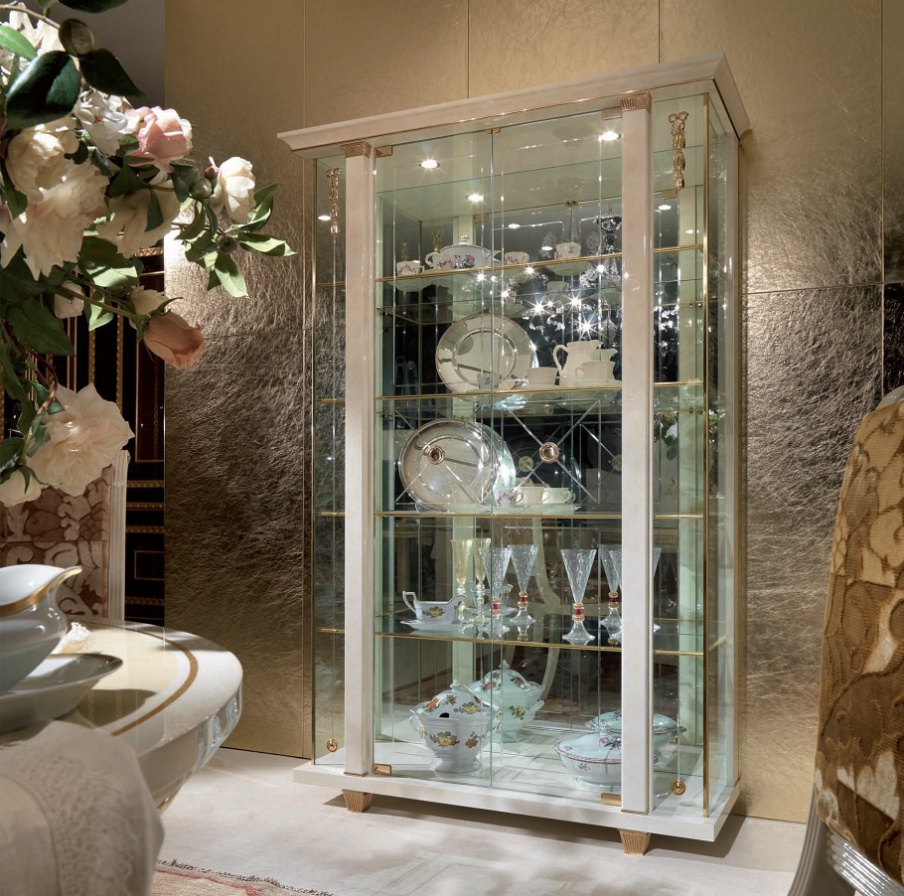 Showcase in solid wood and glass Arcade, Turri