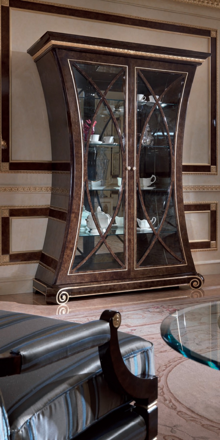 Showcase solid wood Trionfo, Turri