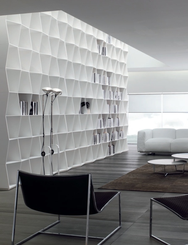 The Wavy Bookcase, Alivar