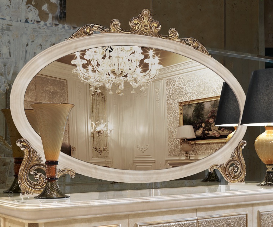Oval mirror in wood frame Baroque, Turri