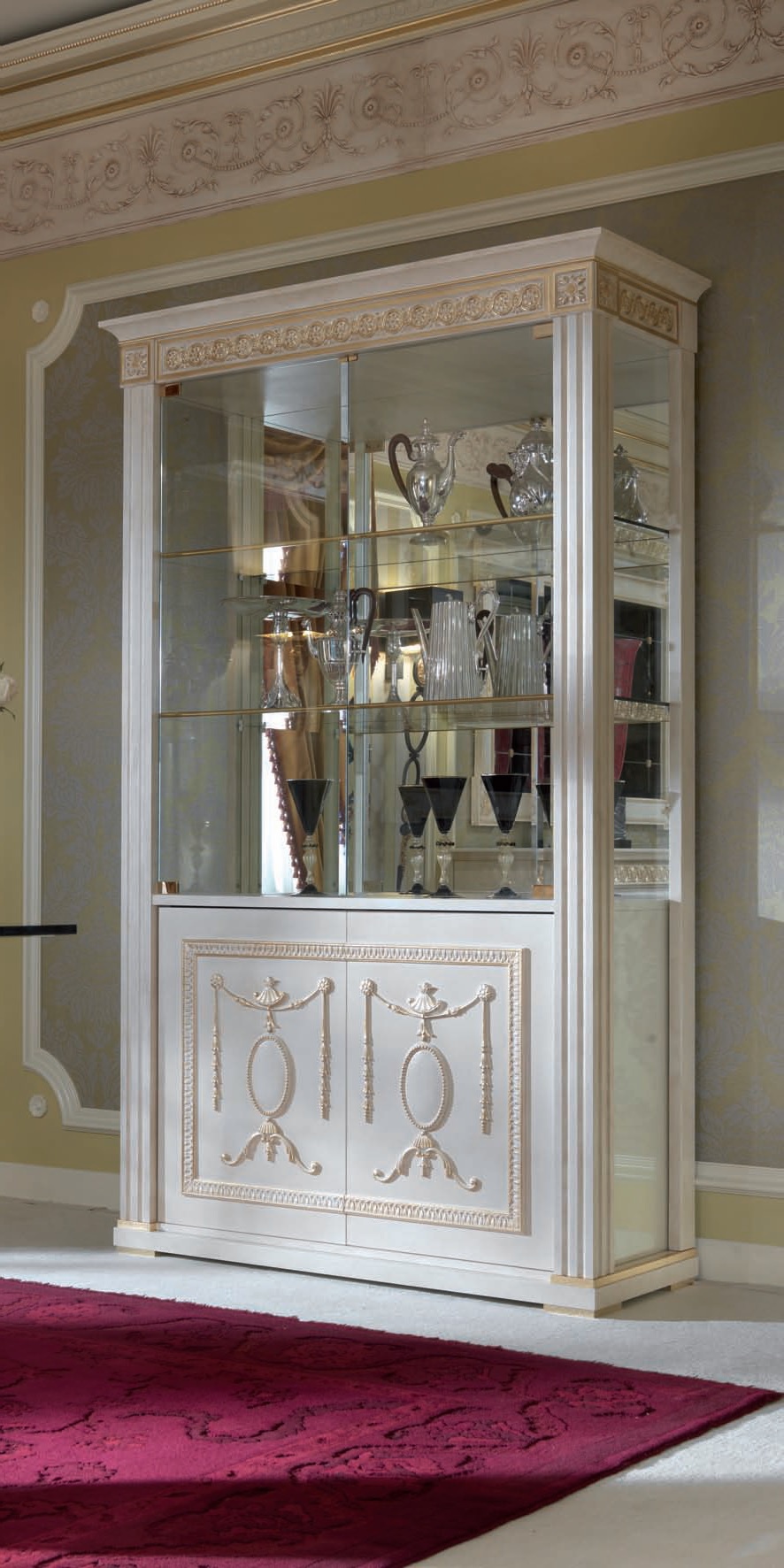 Showcase in solid wood lacquered with engraved Gold plated Exedra, Turri