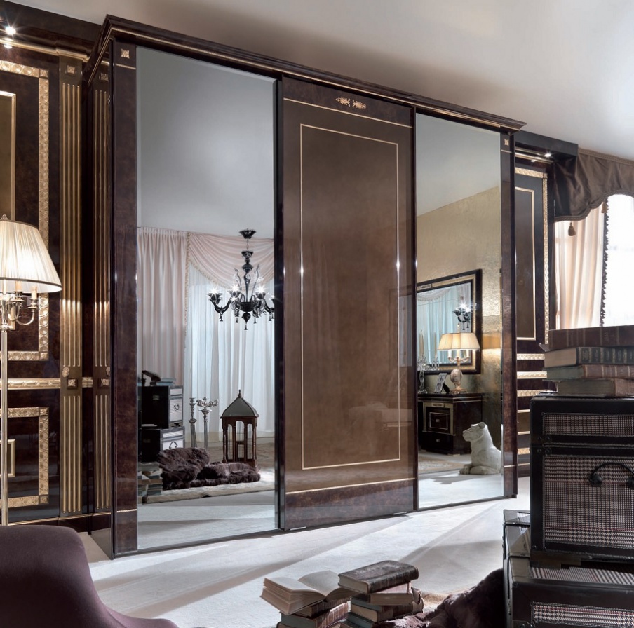 The Arcade Royale Cabinet, Turri