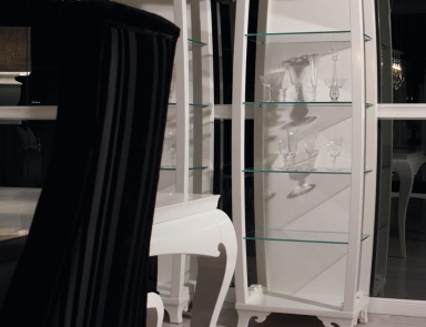 Showcase with a glass facade, Giorgio Piotto