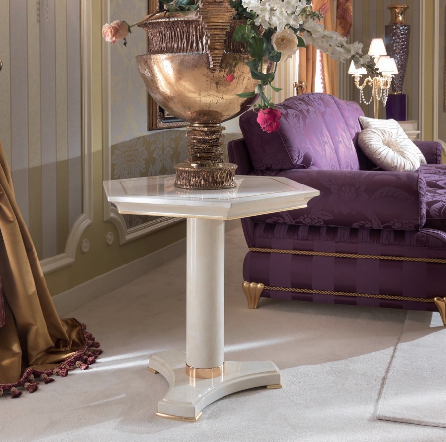 Pridivannogo table solid wood Arcade, Turri. 