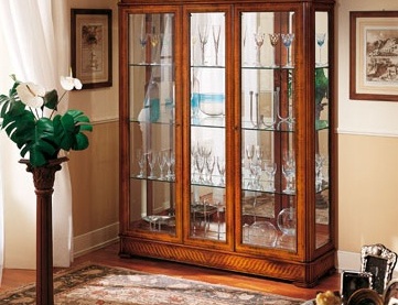 Showcase finished with veneer Antica Brianza, Minotti Luigi & Benigno