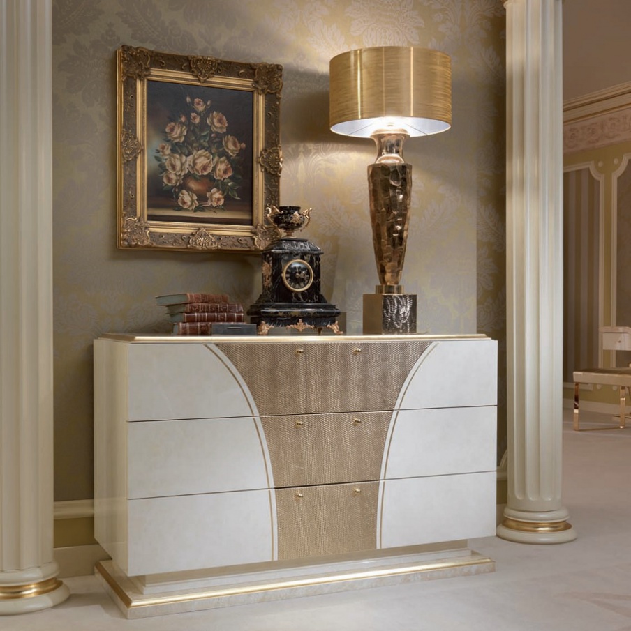 A chest of drawers made of solid wood of The Palm, Turri