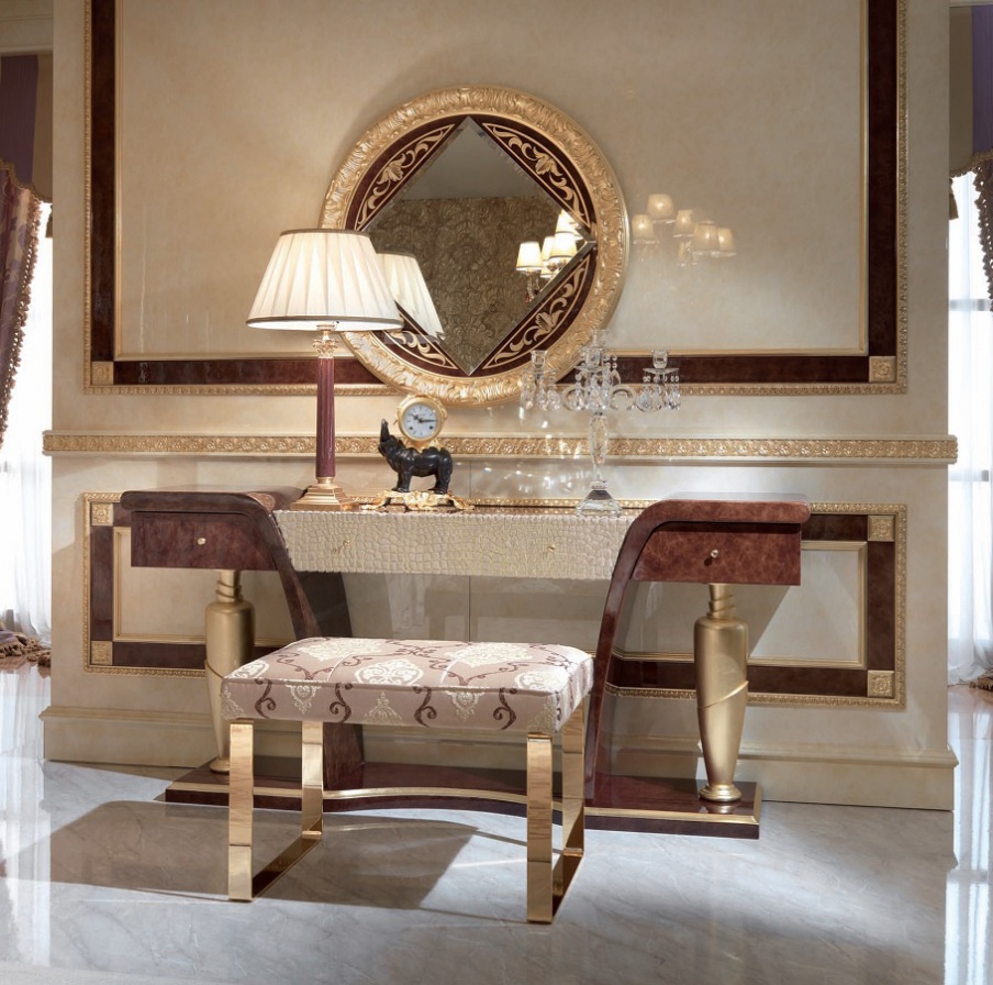 Hassock brass legs on The Palm, Turri