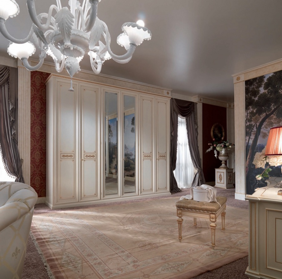 Wardrobe solid wood with ornate carving Tosca , Turri