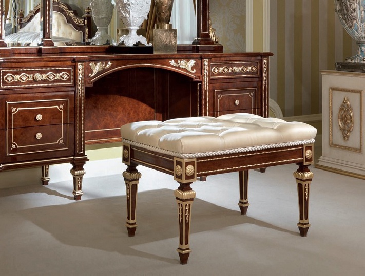 Pouf in solid wood with carved elements Aida, Turri