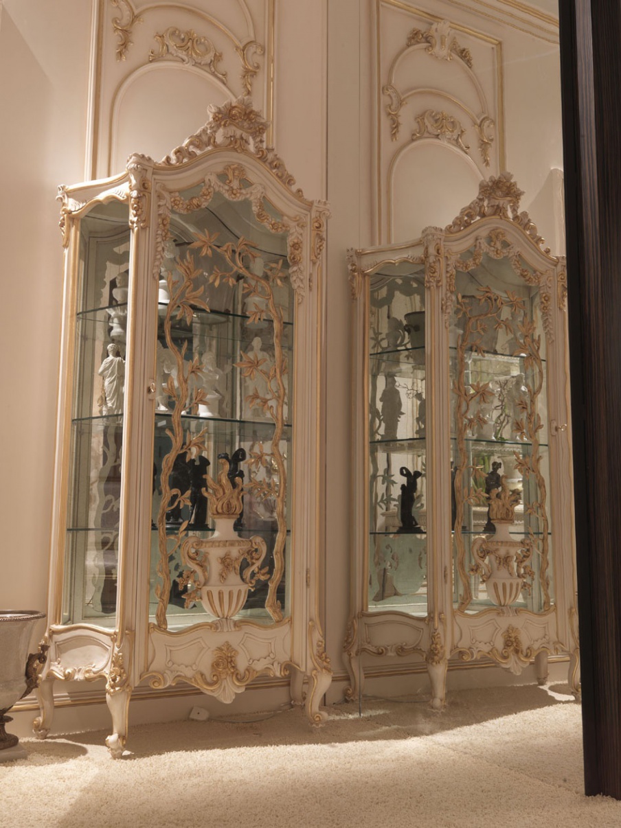 The sideboard on carved legs, Boiserie Italia