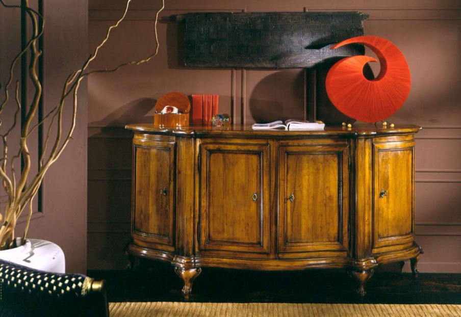 A low chest on legs, Busatto