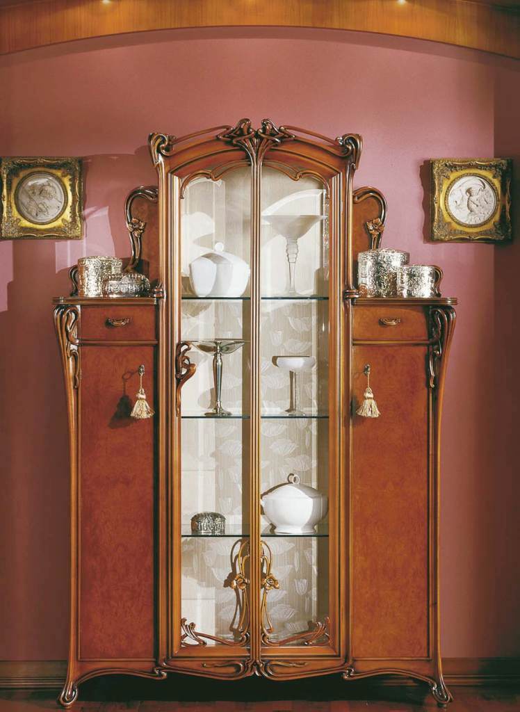 Showcase with glazed fa?ade, C. L. Italia