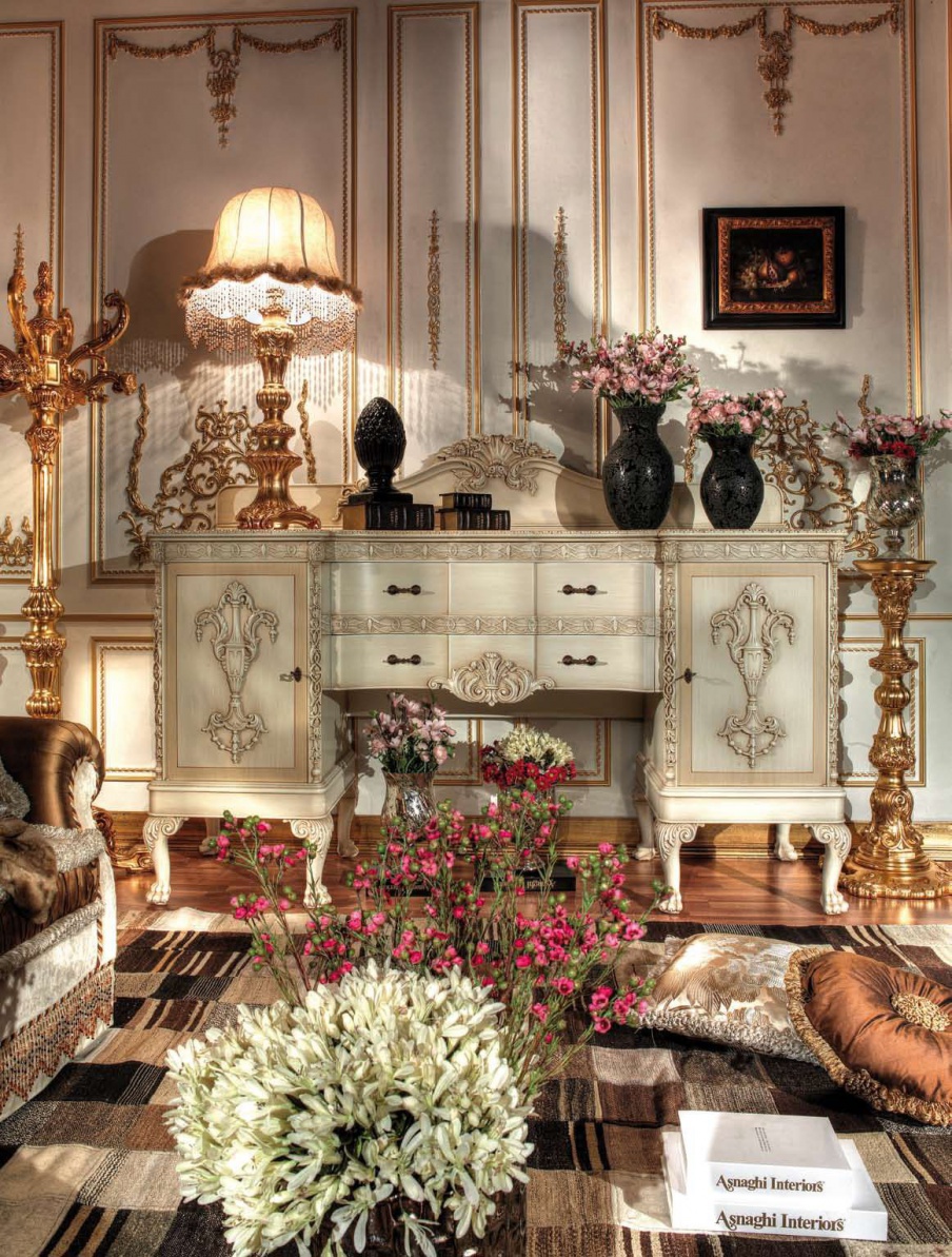 Pedestal in the Baroque style, Asnaghi Interiors