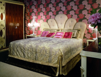 Double bed on a frame of wood, Fratelli Radice