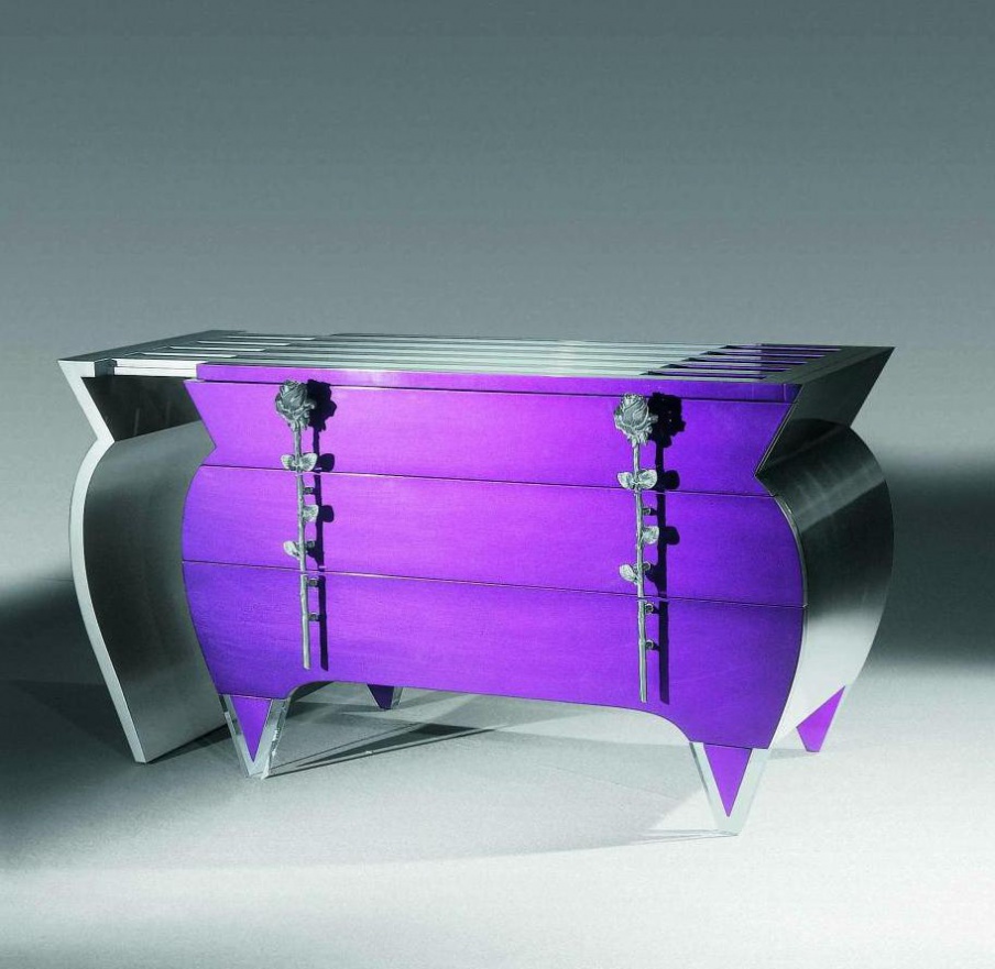 A chest of drawers with decorative handles Maquillage, Colombo Stile