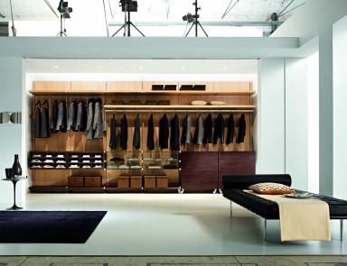 Walk-In Closet, Mercantini