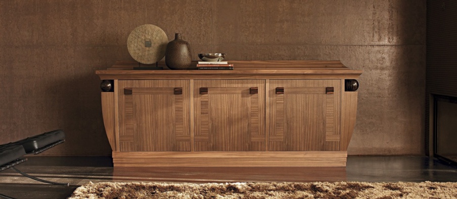 A chest of drawers made of solid wood, Galimberti Nino