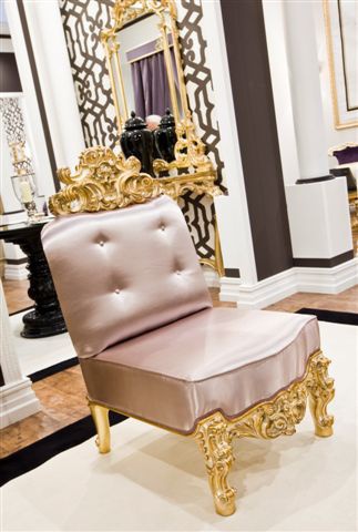 A chair without armrests, Silik