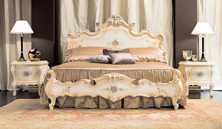 Double bed carved, Silik