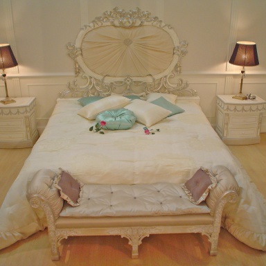 Headsets for bedrooms Idalia