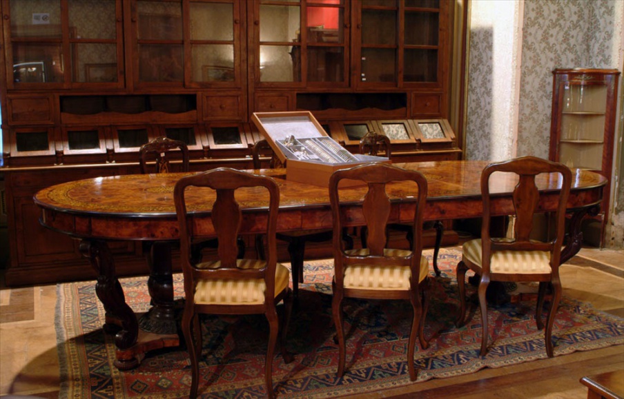 Set for the dining room, Mice