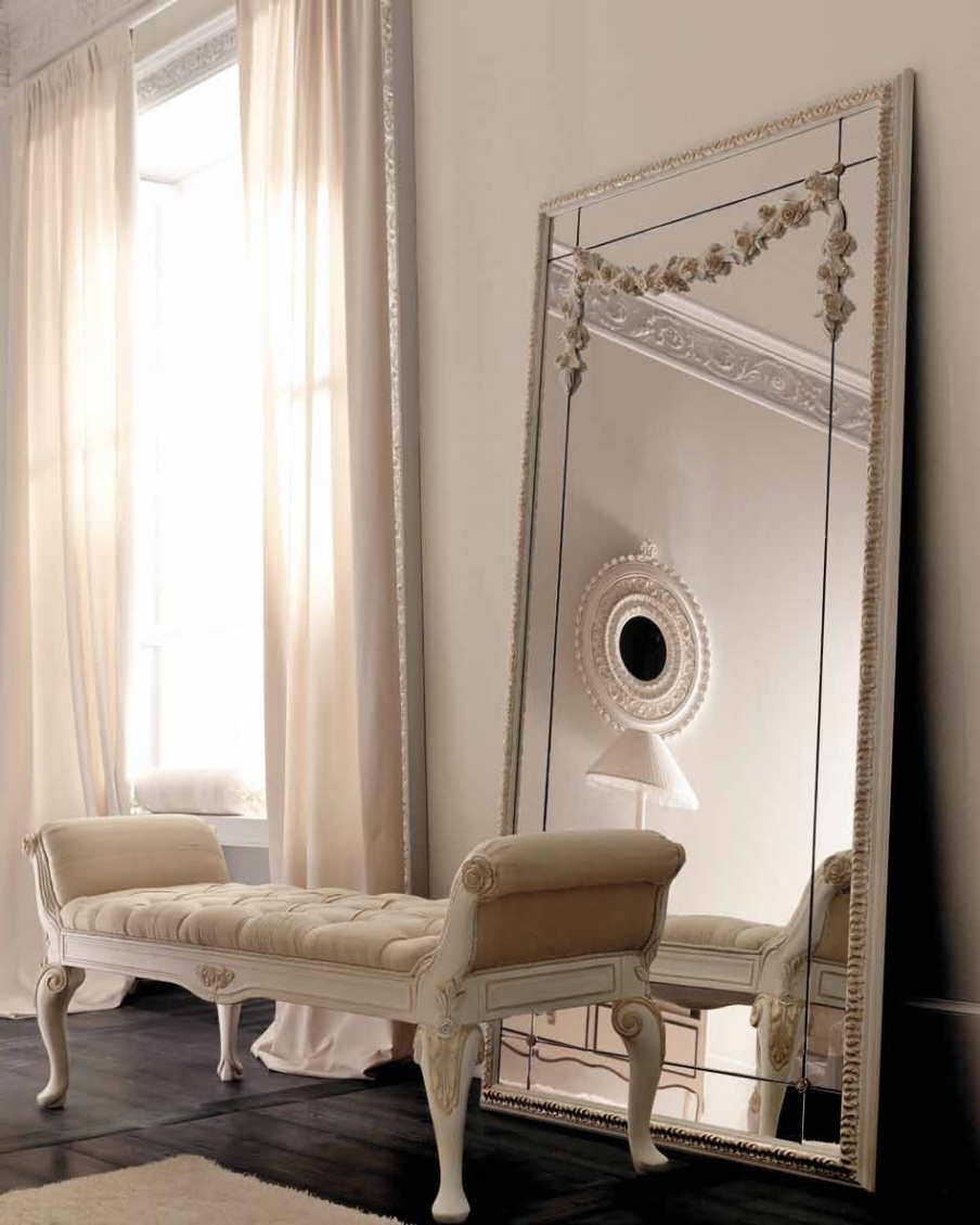 Mirror with carved decoration Ambiente Giorno, Savio Firmino