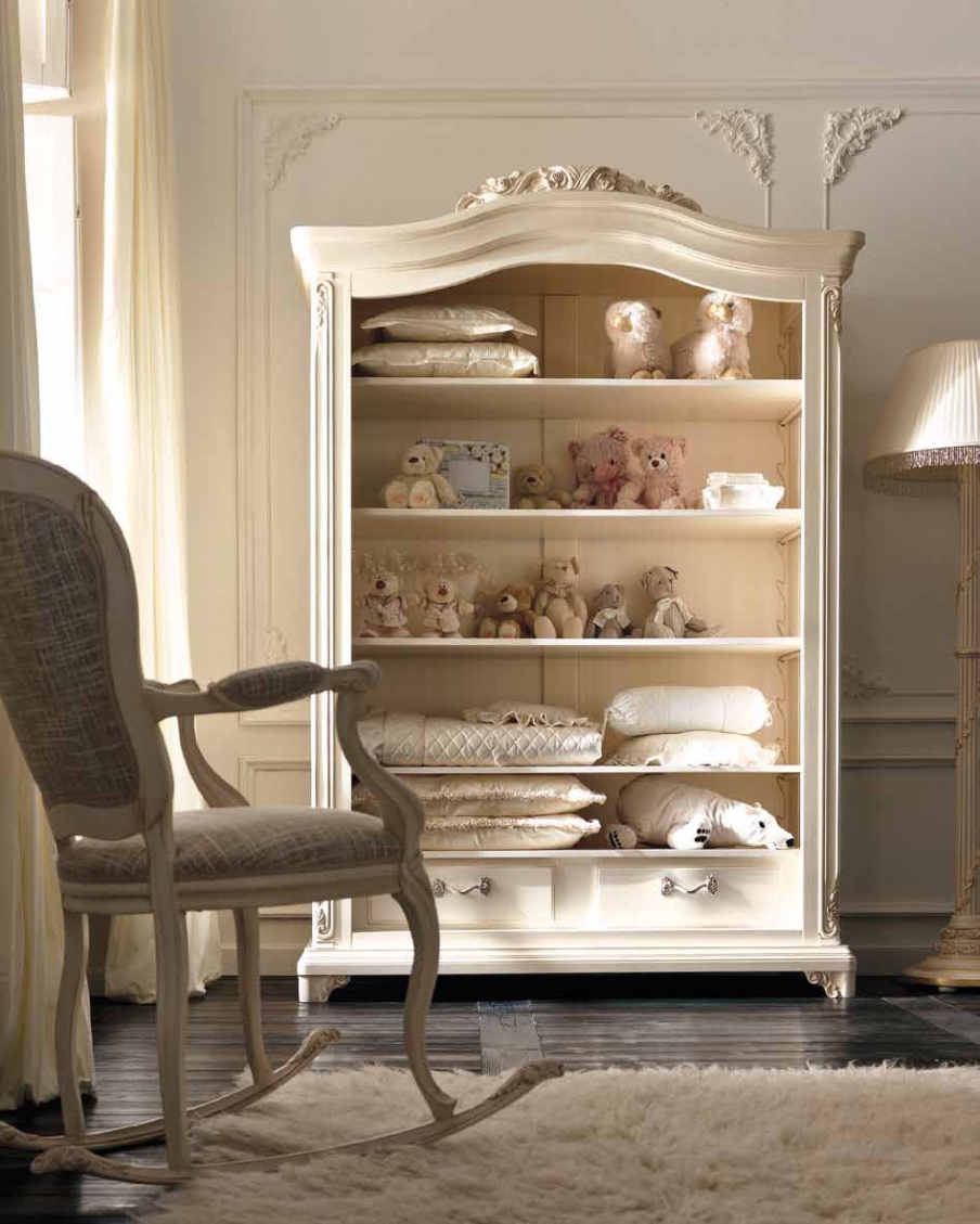 A rocking chair from an array of drevesiny Notte Fatata, Savio Firmino