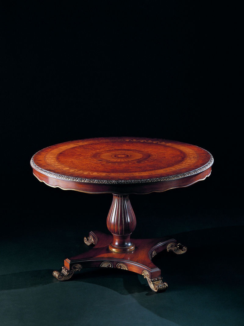 Coffee table in classic style, Ramplodi