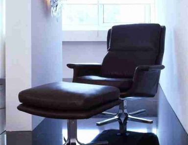 Armchair with Ottoman leg, Valmori