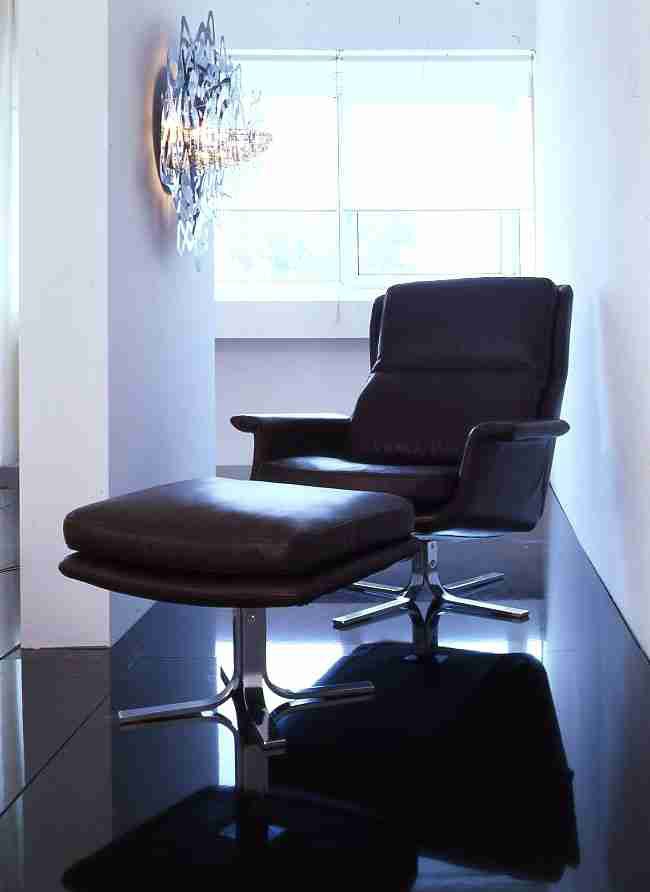 Armchair with Ottoman leg, Valmori