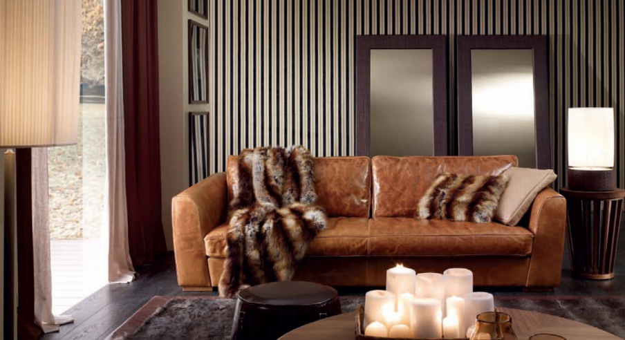 The four-seater sofa in leather upholstery genuine Mason, Ulivi