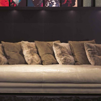 The four-seater sofa Dylan