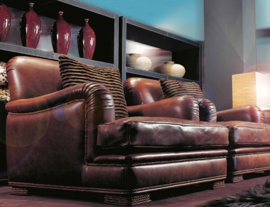 Armchair with soft armrests made of beech wood Franklin, Ulivi