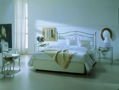 Double bed on metal frame with footboard Garda, Bontempi Casa