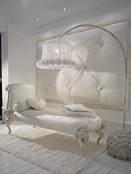 The couch on bent legs, Bitossi